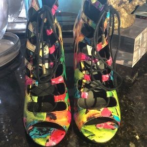 Steve madden cythiaa multi color booties.